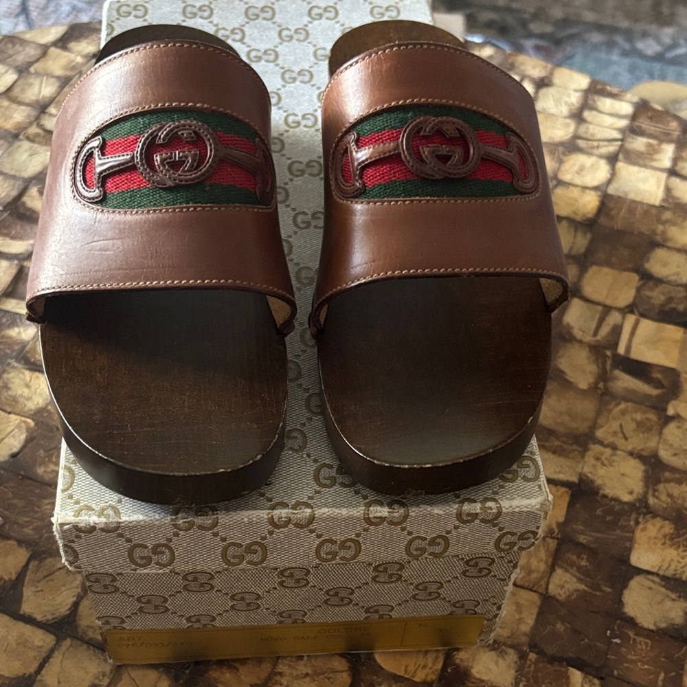 Gucci vintage 1978 Brown Leather Slide Sandals with Green and Red Accents